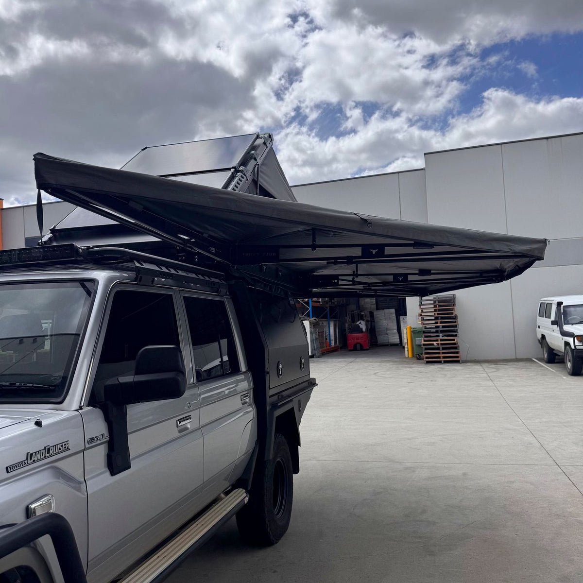 Iron Element 270 XL Awning with D-Zip